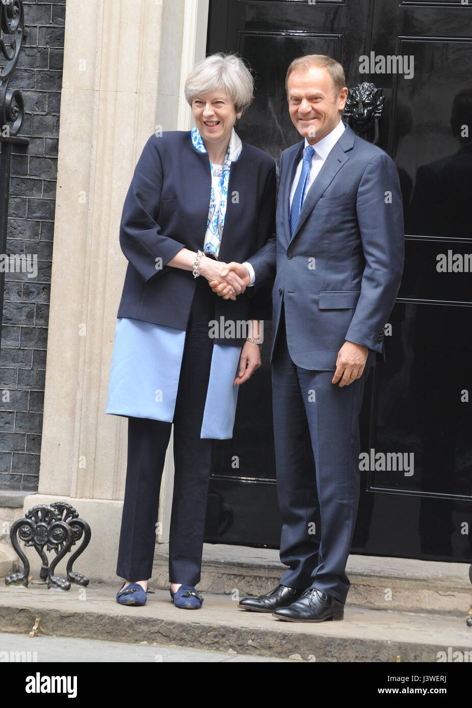 La Gran Bretagna è il primo ministro Theresa Maggio incontra Donald Tusk, Presidente del Consiglio europeo a Downing Street con: Theresa Maggio, Donald Tusk dove: Londra, Regno Unito quando: 06 Apr 2017 Foto Stock