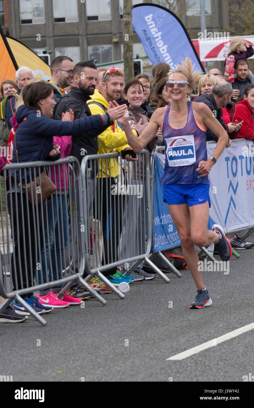 Sunderland, Regno Unito. Il 7 maggio, 2017. Paula Radcliffe si corre il Sunderland mezza maratona 7 maggio 2017 Credit: Trevor Wilkinson/Alamy Live News Foto Stock