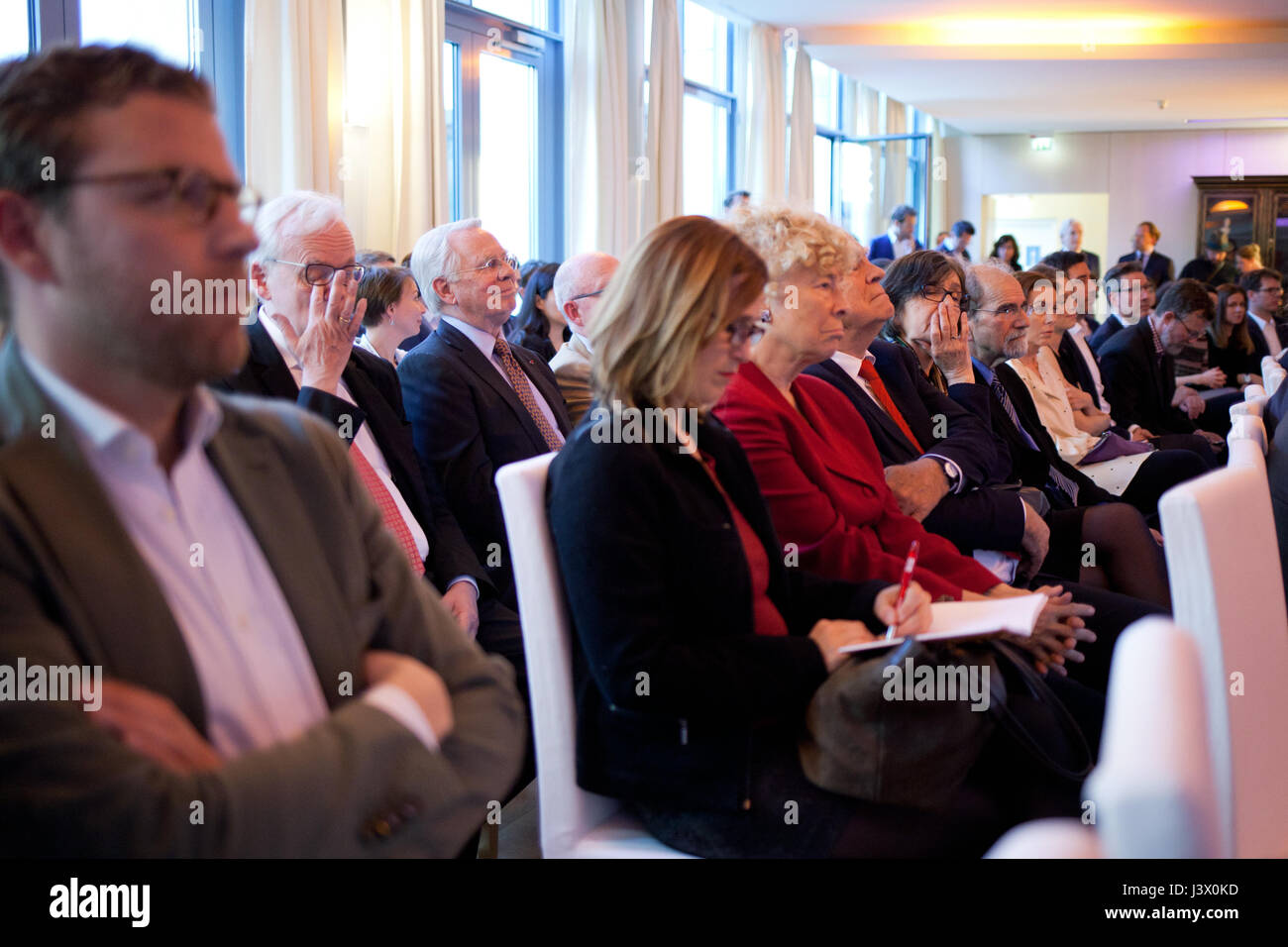 Berlino, Germania. Il 7 maggio, 2017. Simon Becker / Le Pictorium - evento elettorale presso la sede dell' ambasciata di Francia a Berlino - 07/05/2017 - Germania / Berlino / Berlino - La discussione e la celebrazione di elezioni presidenziali francesi. Credito: LE PICTORIUM/Alamy Live News Foto Stock