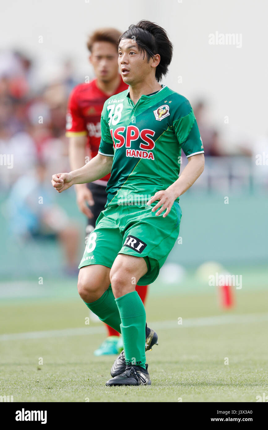 Tokyo, Giappone. Il 3 maggio, 2017. Ryota Kajikawa (Verdy) Calcio/Calcetto : 2017 J2 League match tra Tokyo Verdy 2-1 Zweigen Kanazawa all'Ajinomoto Nishigaoka Campo a Tokyo in Giappone . Credito: Yusuke Nakanishi AFLO/sport/Alamy Live News Foto Stock