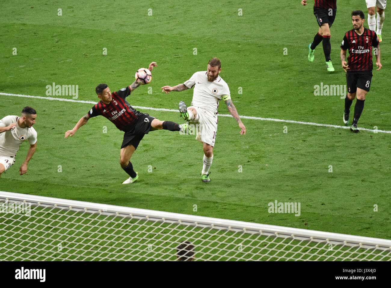 Milano, Italia. Il 7 maggio, 2017. serie A italiana partita di calcio AC Milan vs AS Roma, presso lo stadio San Siro di Milano. Risultato Finale 1 - 4. Credito: Federico Rostagno/Alamy Live News Foto Stock