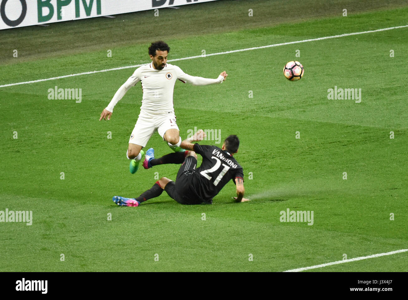 Milano, Italia. Il 7 maggio, 2017. serie A italiana partita di calcio AC Milan vs AS Roma, presso lo stadio San Siro di Milano. Risultato Finale 1 - 4. Credito: Federico Rostagno/Alamy Live News Foto Stock