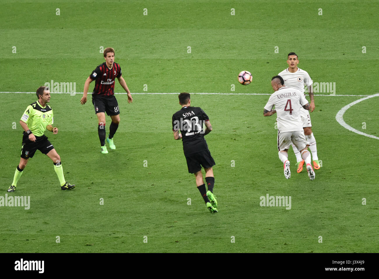 Milano, Italia. Il 7 maggio, 2017. serie A italiana partita di calcio AC Milan vs AS Roma, presso lo stadio San Siro di Milano. Risultato Finale 1 - 4. Credito: Federico Rostagno/Alamy Live News Foto Stock