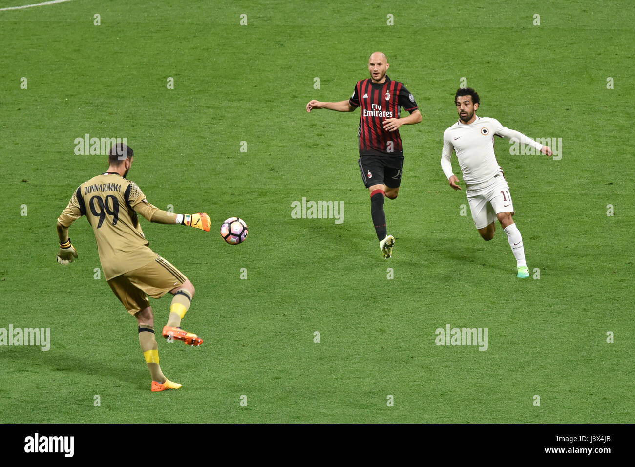 Milano, Italia. Il 7 maggio, 2017. serie A italiana partita di calcio AC Milan vs AS Roma, presso lo stadio San Siro di Milano. Risultato Finale 1 - 4. Credito: Federico Rostagno/Alamy Live News Foto Stock