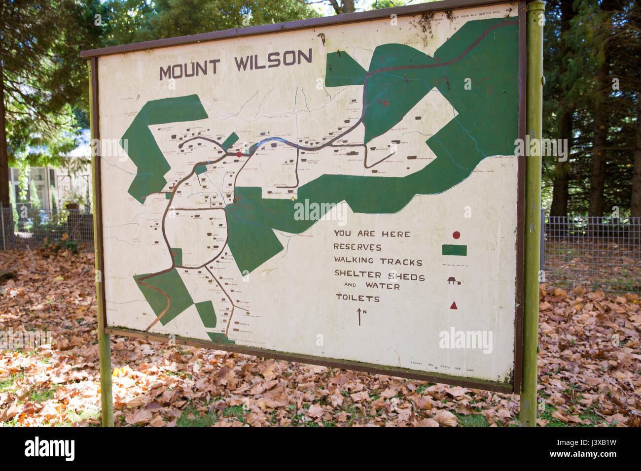 Segno per il monte Wilson, popolare villaggio nelle Blue Mountains, Nuovo Galles del Sud, Australia Foto Stock