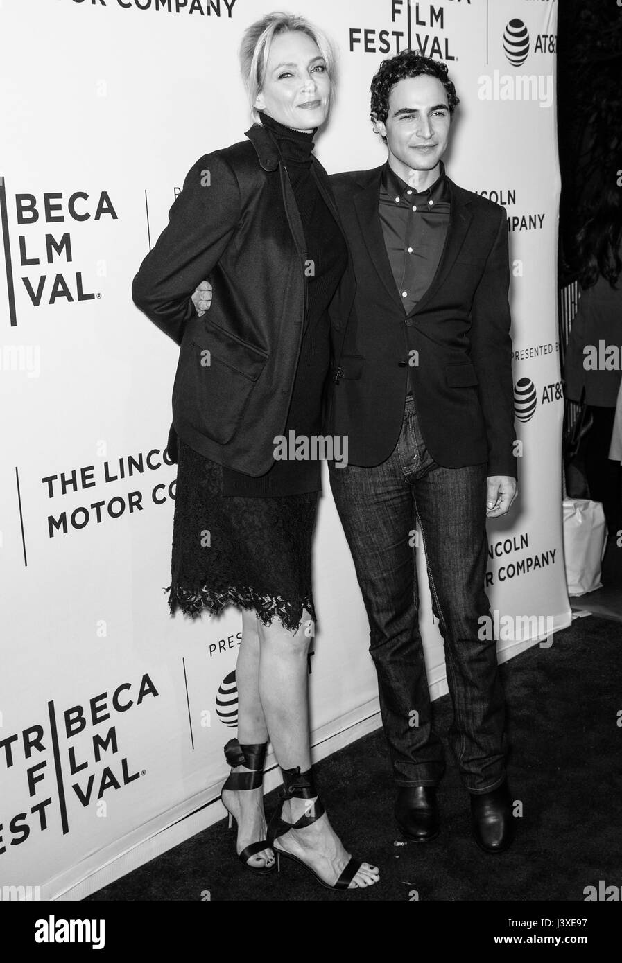 NEW YORK, NY - Aprile 22, 2017: attrice Uma Thurman e designer di moda Zac Posen assistere alla "Casa di Z' Premiere durante 2017 Tribeca Film Festival a Foto Stock