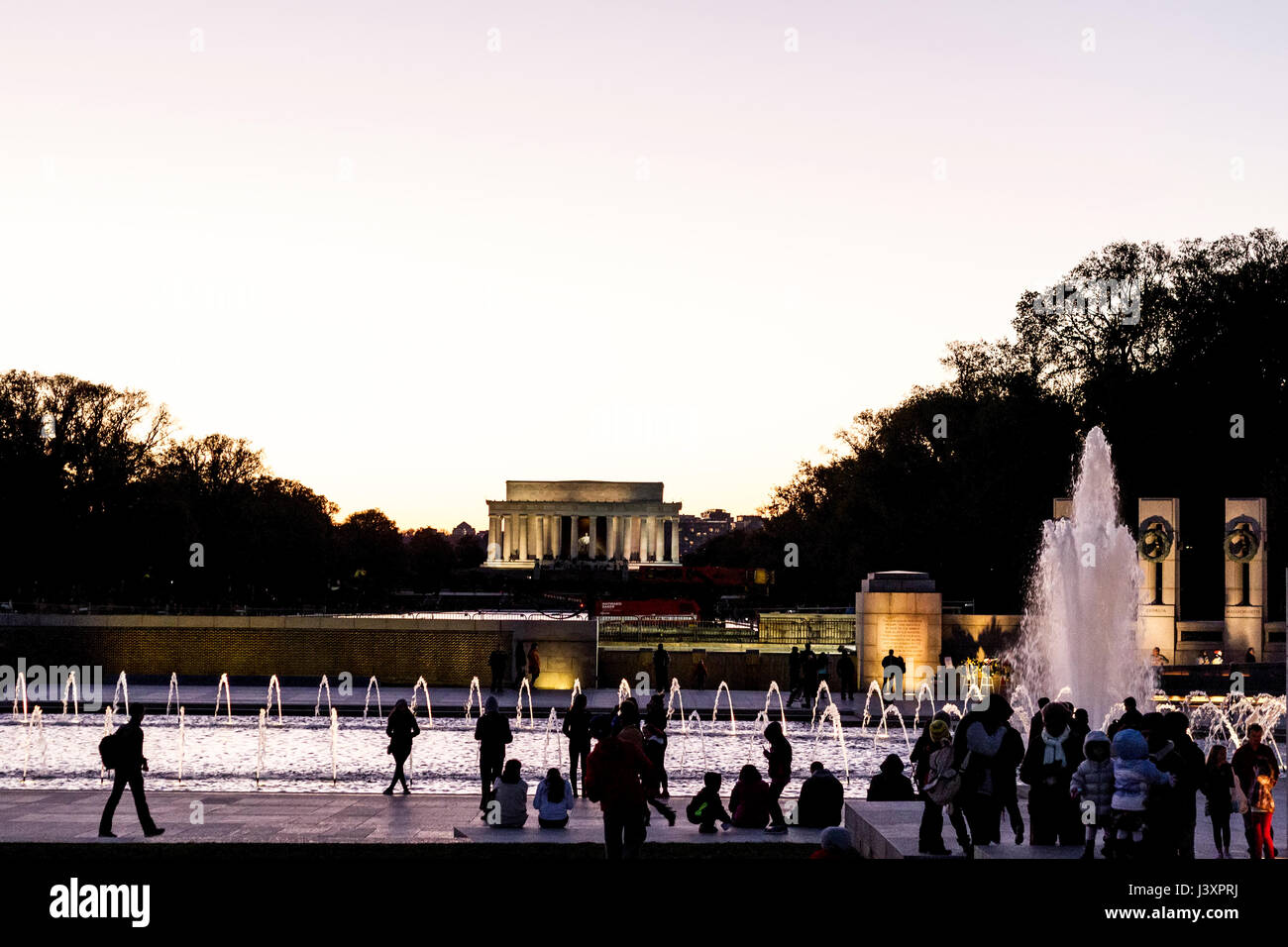 Washington DC, Stati Uniti d'America - 15 Novembre 2015: vista del Memoriale della Seconda Guerra Mondiale a Washington DC, Stati Uniti d'America. Essa commemora gli americani che hanno servito nelle forze armate Foto Stock