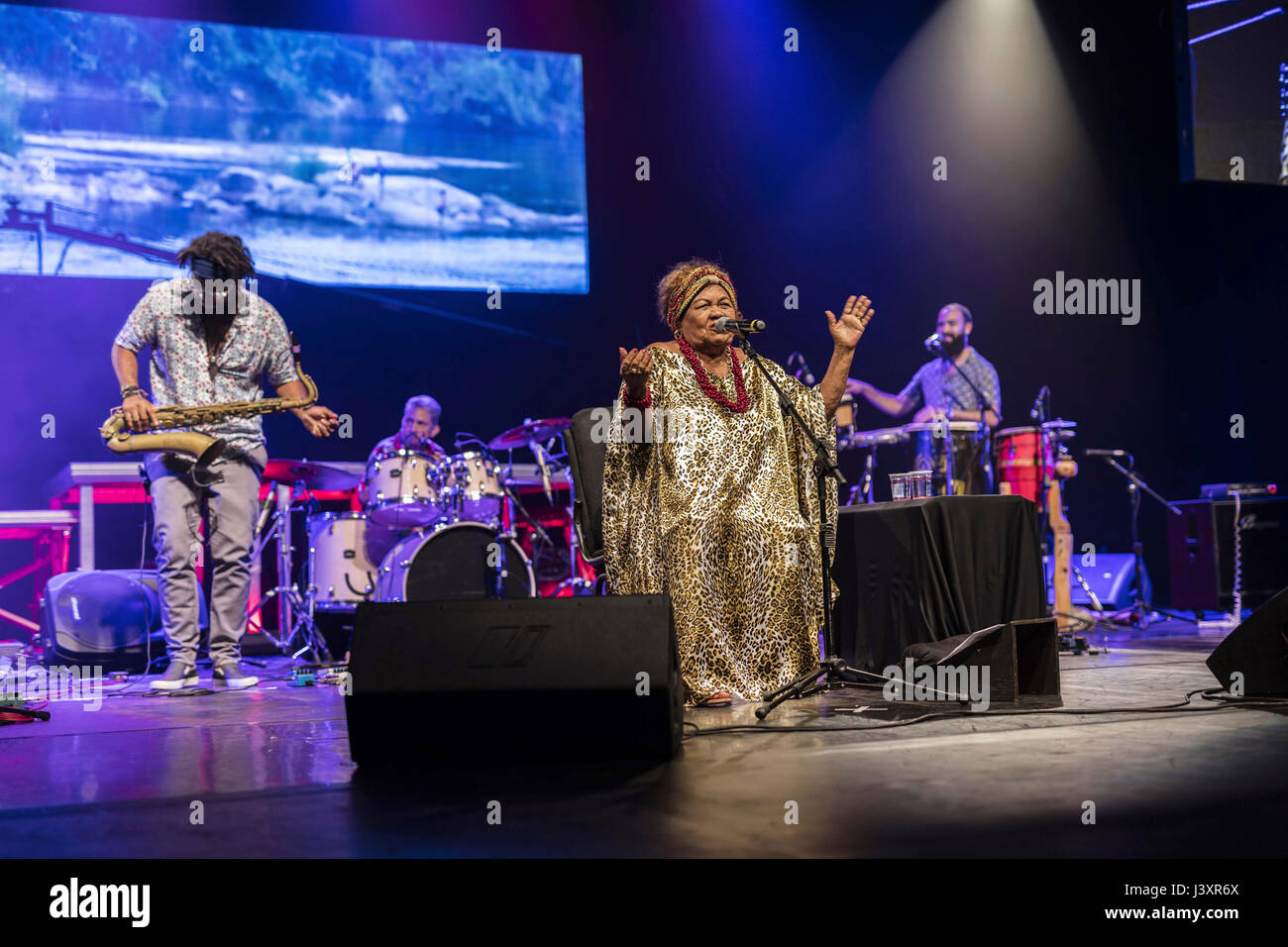 Brasiliano cantante Carimbo Dona Onete, da Belem, Para in Amazzonia Foto Stock