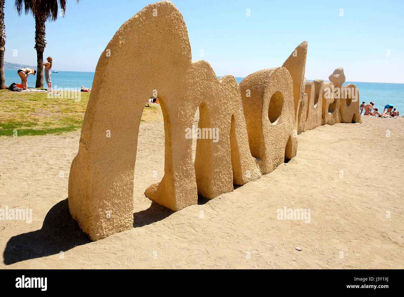 La Malagueta beach, Malaga, Spagna durante una calda durante la settimana di Pasqua, Semana Santa, 2017 Foto Stock