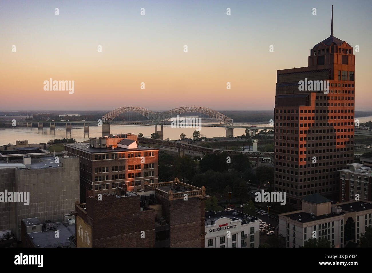 Sunrise over Memphis guardando verso il fiume Mississippi Foto Stock