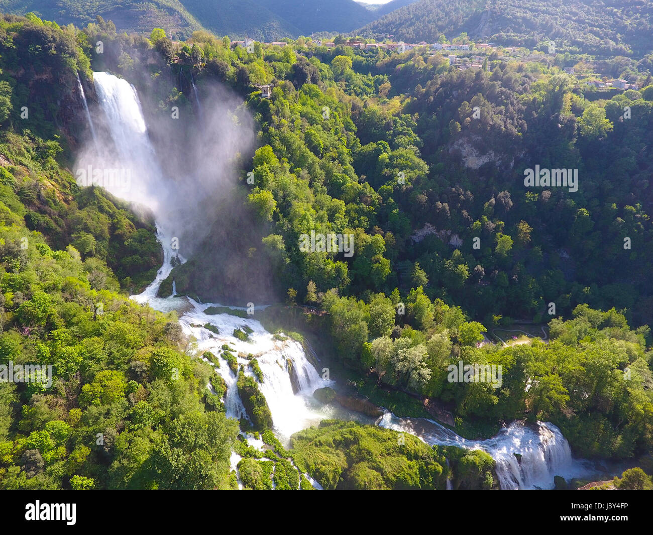 Vista aerea della Cascata delle Marmore's cade in Umbria, Italia, una delle cascate più alte d'Europa Foto Stock