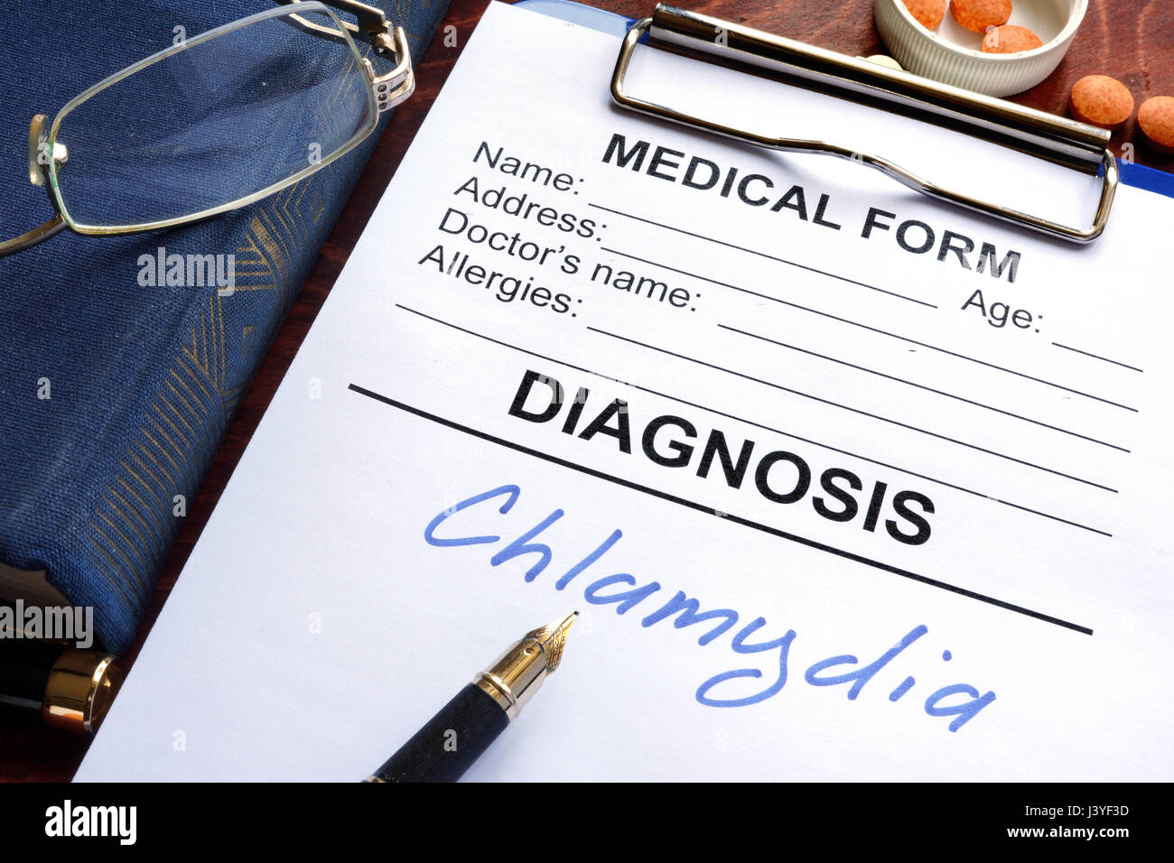 La forma medica con diagnosi Chlamydia in un ospedale. Foto Stock