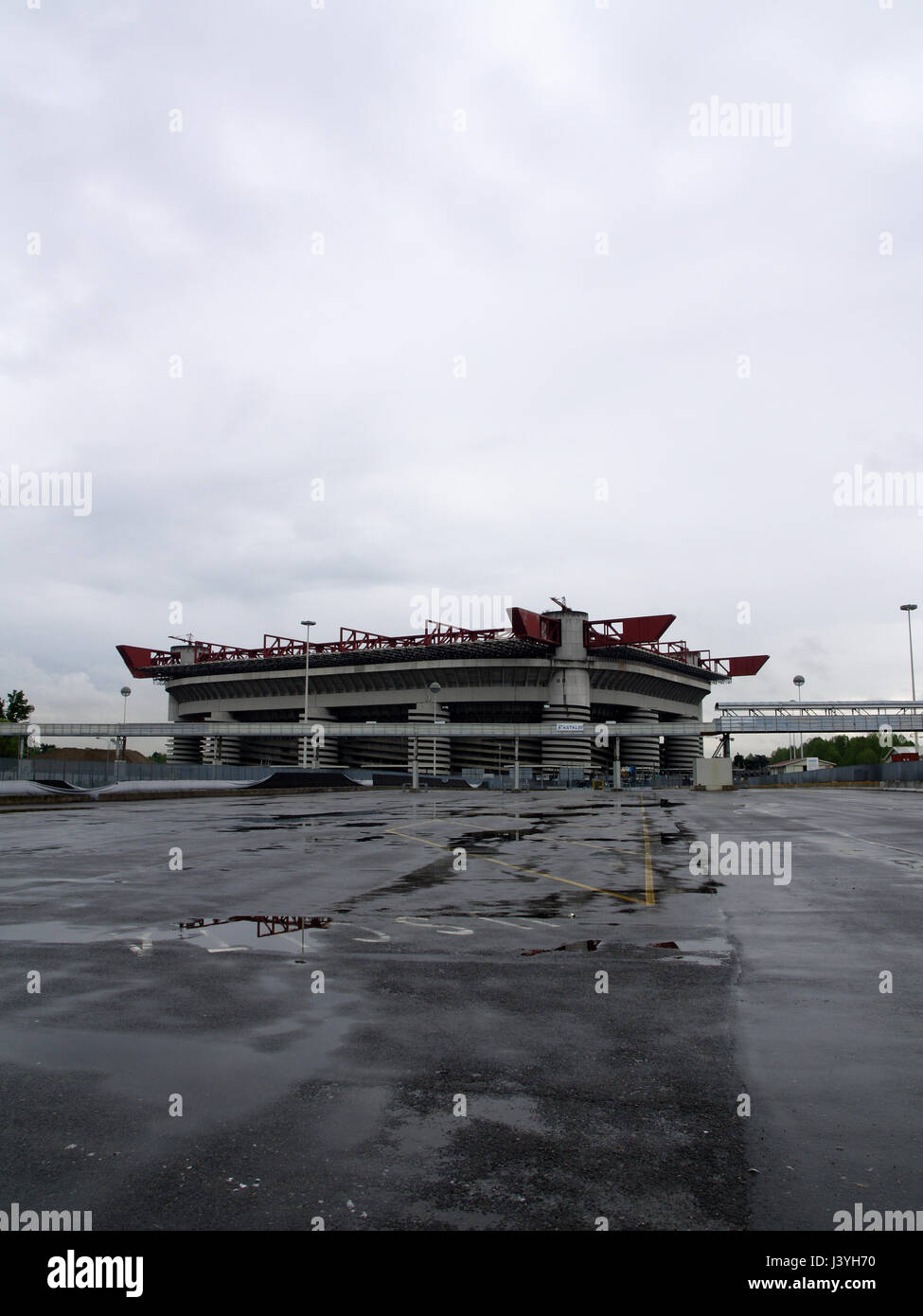 Giuseppe Meazza di San Siro, Milano, Italia, l'Europa in un giorno di pioggia Foto Stock
