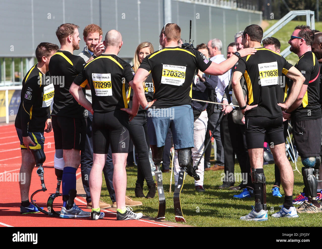Il principe Harry, Patrono della Invictus Giochi, assiste il team britannico prove per la Invictus Games Toronto 2017 presso l'Università di Bath corsi sportivi Village. Dotato di: il principe Harry dove: Bath, Regno Unito quando: 07 Apr 2017 Credit: WENN.com Foto Stock Il principe Harry, Patrono della Invictus Giochi, assiste il team britannico prove per la Invictus Games Toronto 2017 presso l'Università di Bath corsi sportivi Village. Dotato di: il principe Harry dove: Bath, Regno Unito quando: 07 Apr 2017 Credit: WENN.com Foto Stock
