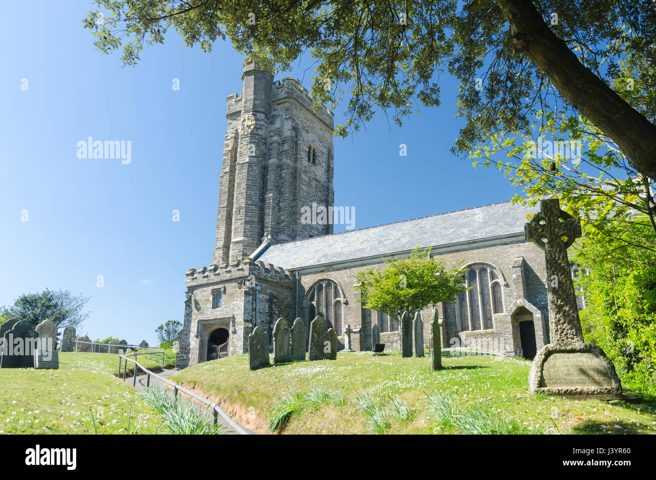 Chiesa di tutti i Santi nel sud grazioso villaggio di prosciutti di Thurlestone in Devon Foto Stock