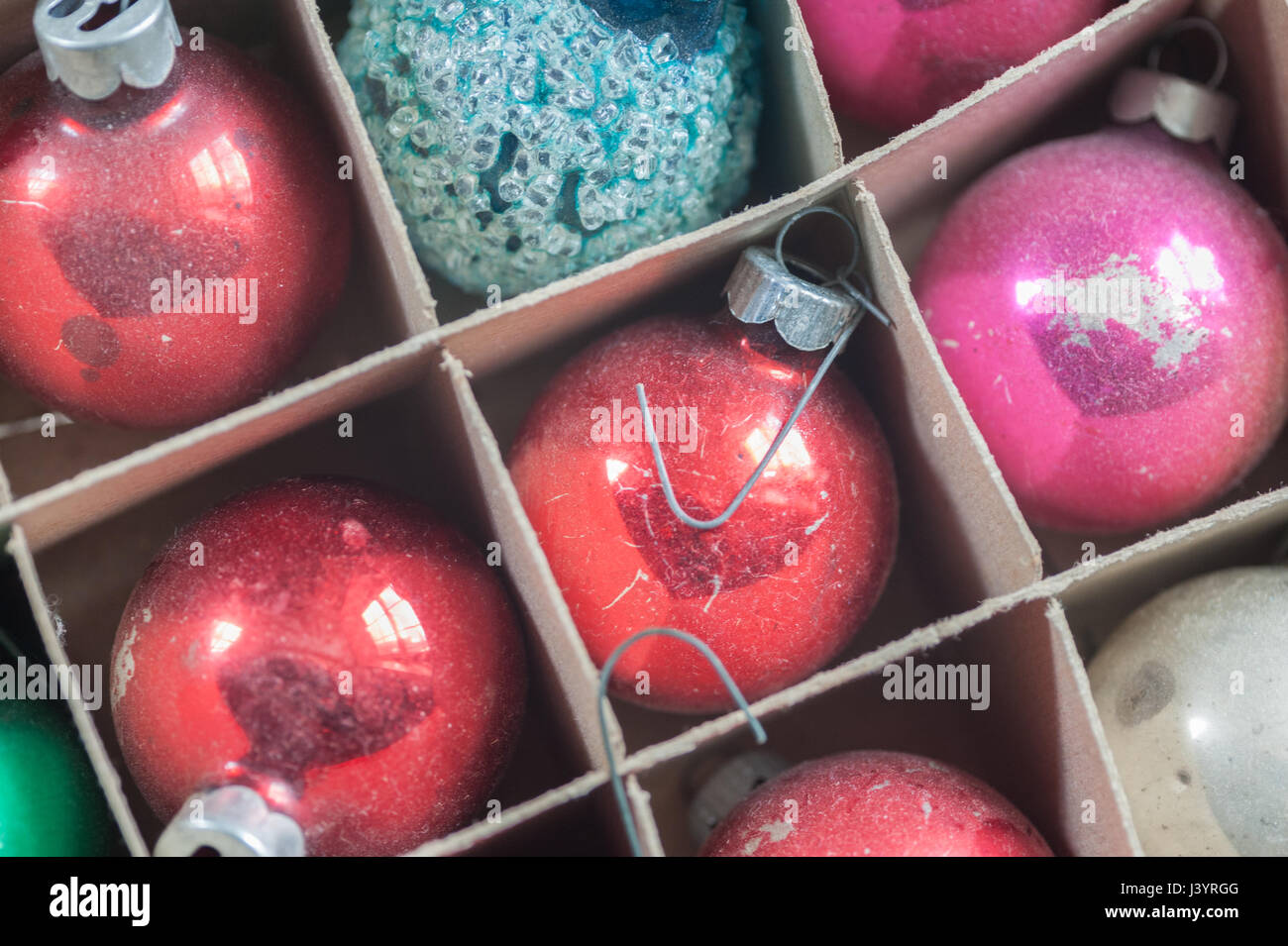 Scatola di Addobbi natale trovata in un negozio di antiquariato Foto Stock