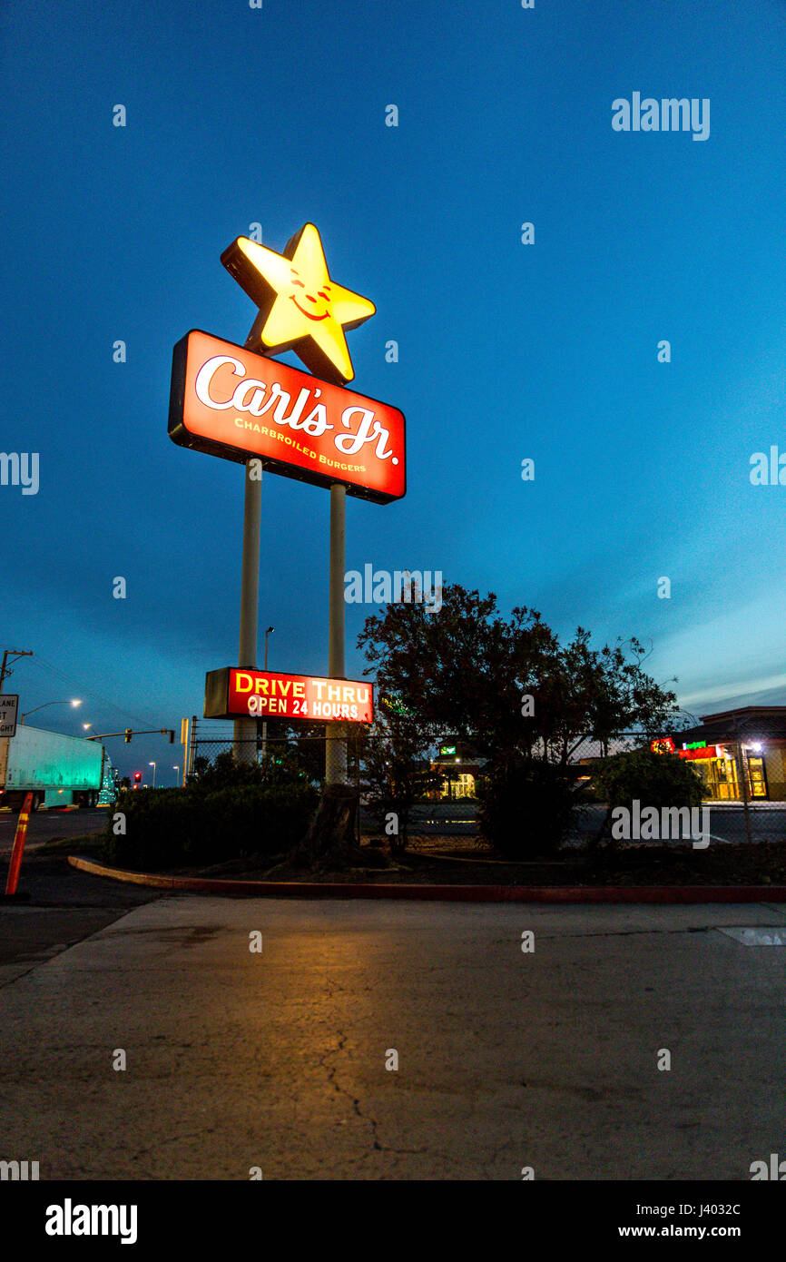 Un Carls jr ristorante a Santa nella California una corsa lungo la Interstate 5 Foto Stock