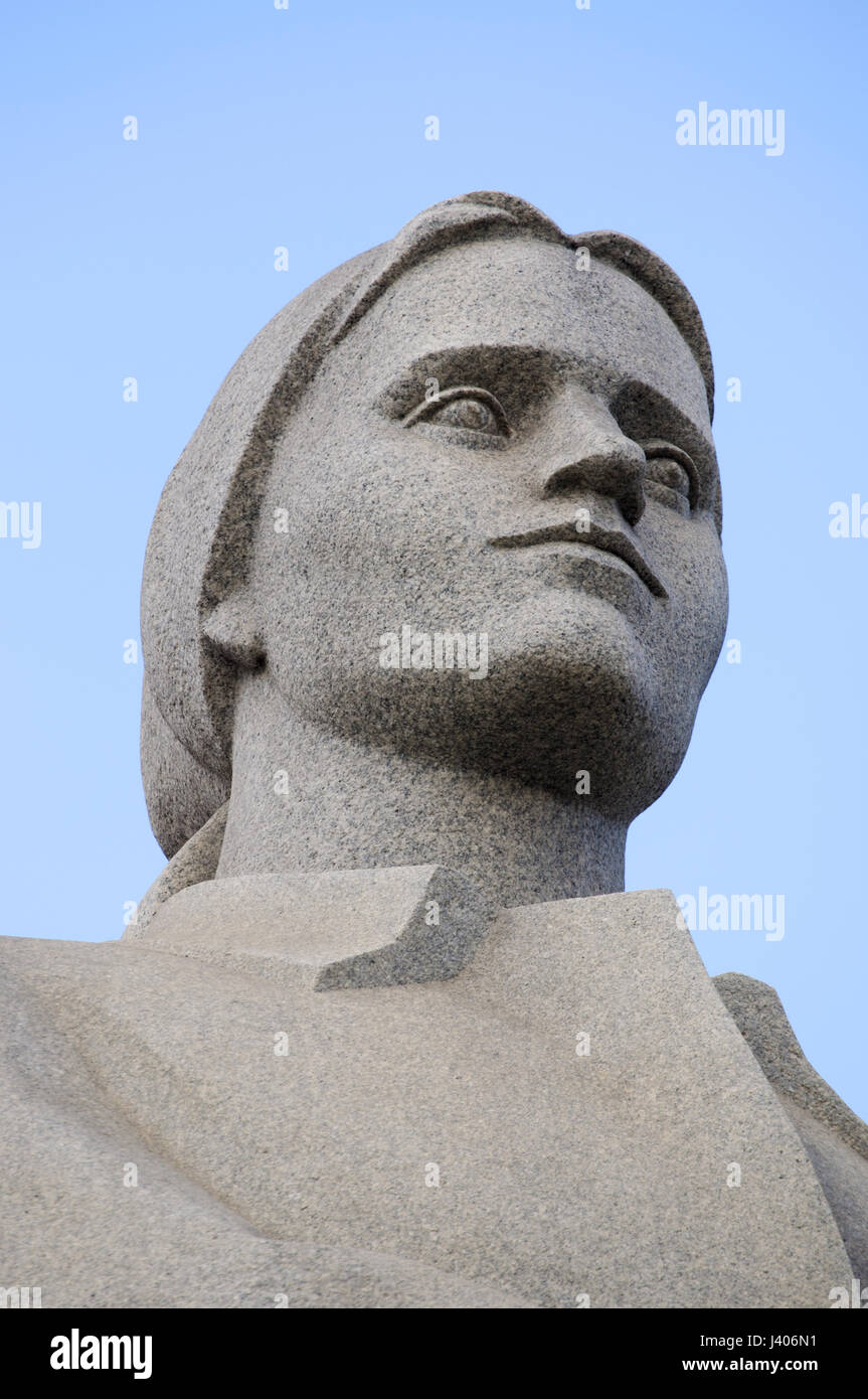 Una delle statue di soldati-difensori di Mosca parte della città eroe obelisco, 40-metro monumento a Lenin e agli uomini e alle donne è morto nella Seconda Guerra Mondiale Foto Stock