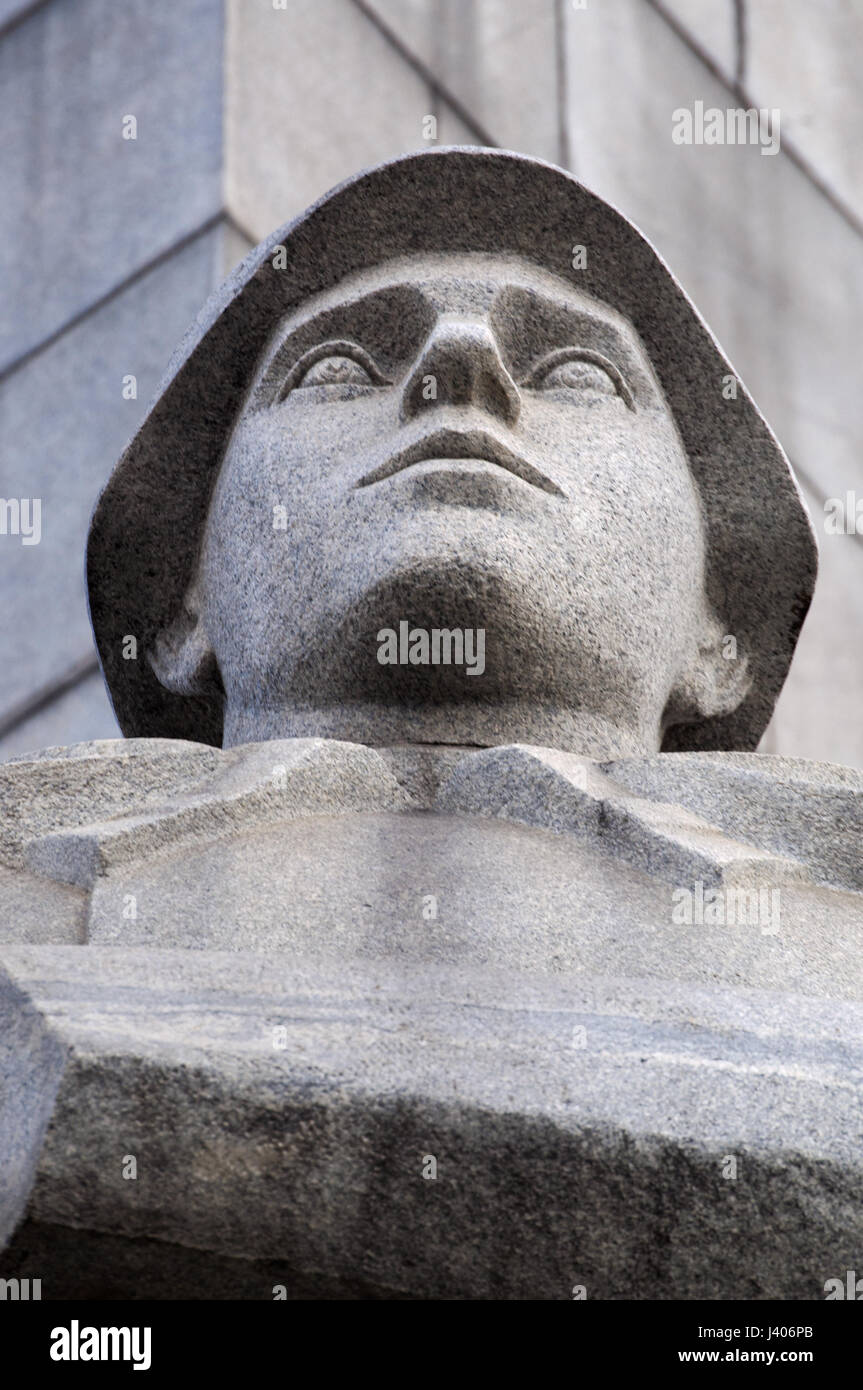 Una delle statue di soldati-difensori di Mosca parte della città eroe obelisco, 40-metro monumento a Lenin e agli uomini e alle donne è morto nella Seconda Guerra Mondiale Foto Stock