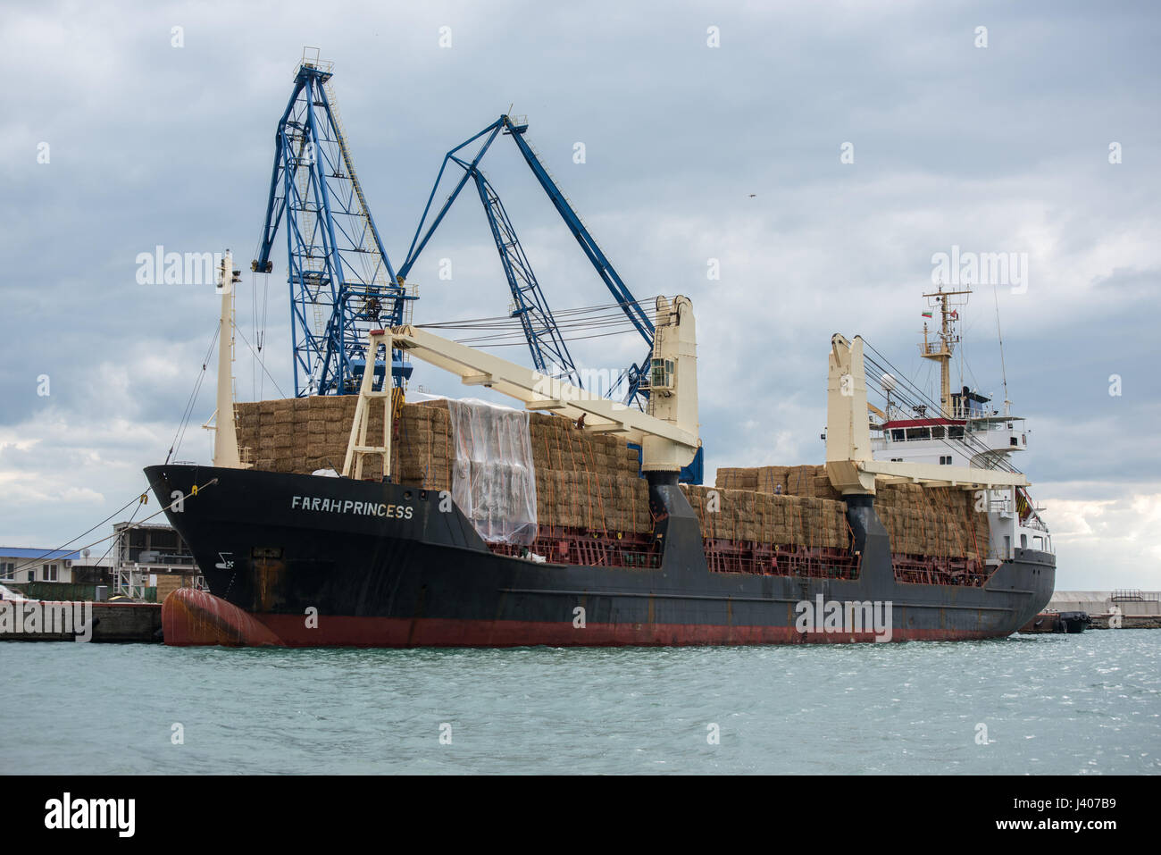 Il Farah Princess nave da carico nel porto di Balchik, un Mar Nero città costiera e la località balneare in Dobruja meridionale area del nord-est della Bulgaria. T Foto Stock