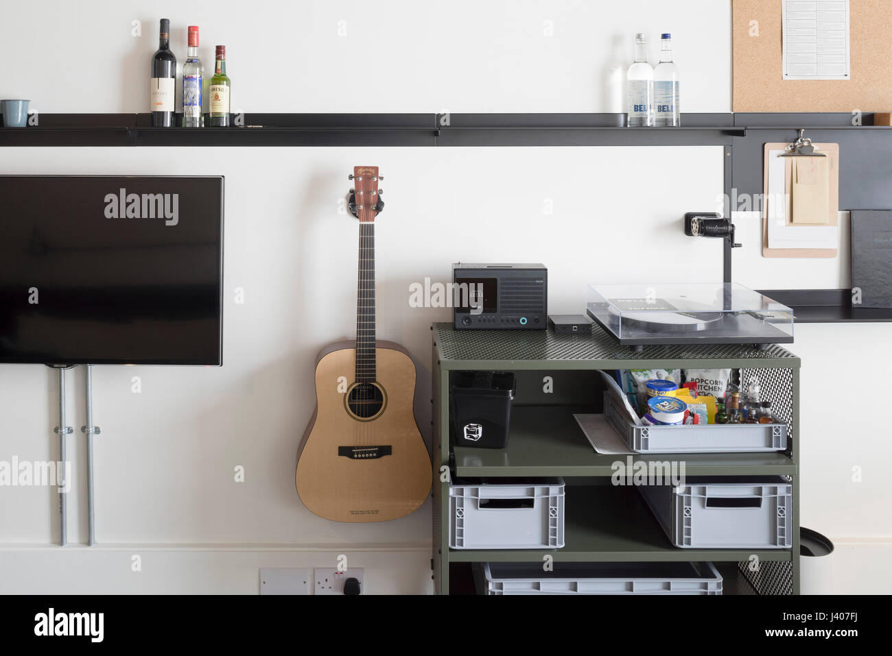 Camera da letto. Ace Hotel Shoreditch, Londra, Regno Unito. Architetto: EPR Architetti Limited, 2016. Foto Stock