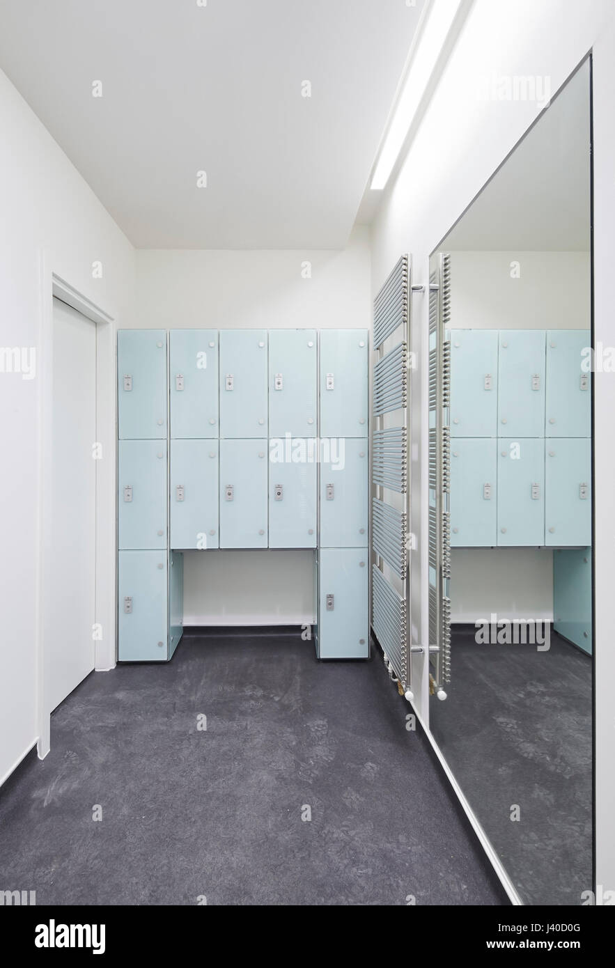 Locker e spogliatoio. Chancery Lane, Londra, Regno Unito. Architetto: Bennetts Associates Architects, 2015. Foto Stock