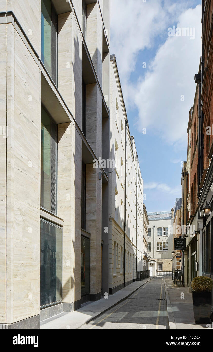 Vista lungo ha preso la Ct. Chancery Lane, Londra, Regno Unito. Architetto: Bennetts Associates Architects, 2015. Foto Stock