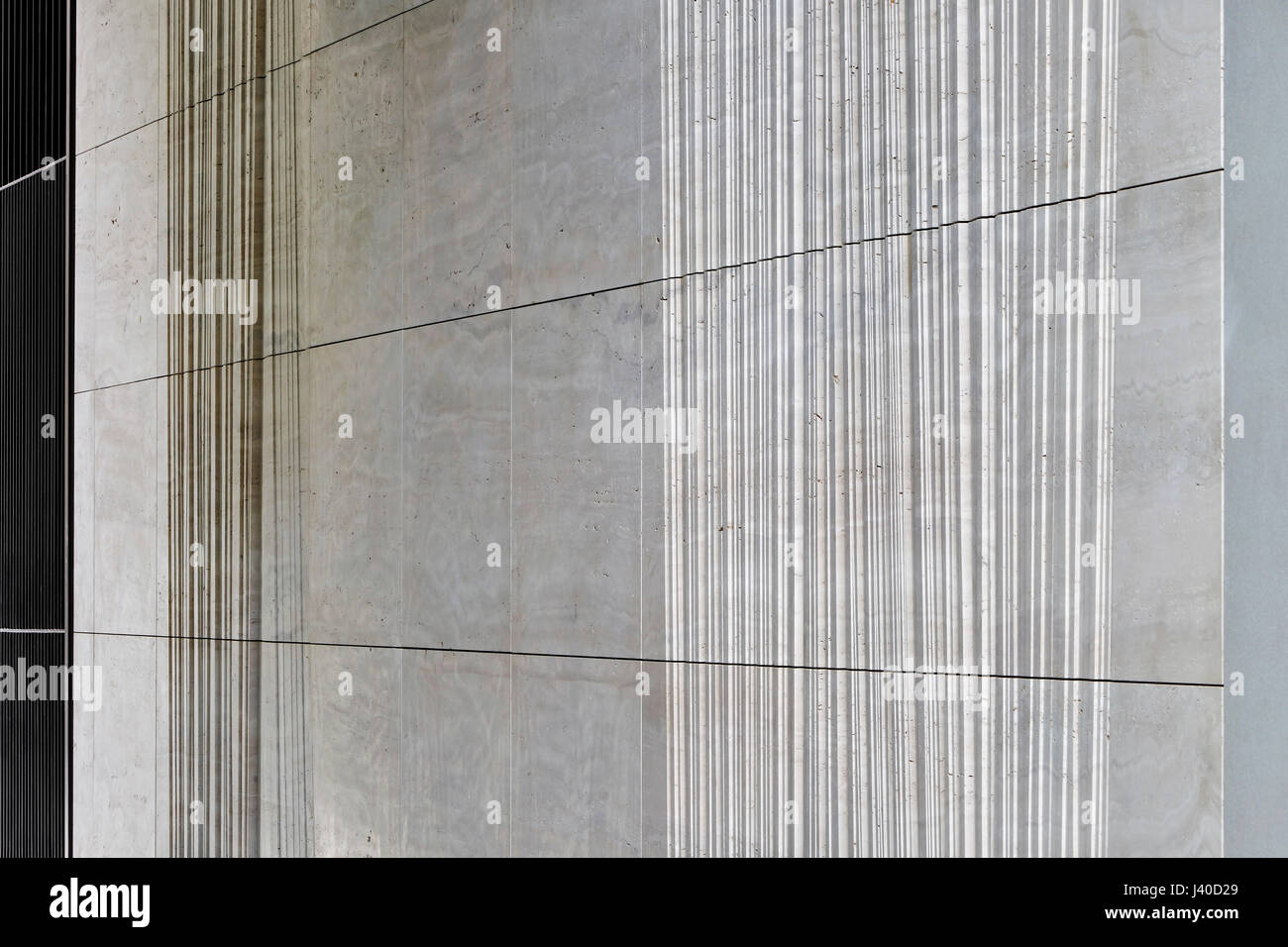 Dettaglio di travertino della muratura. Chancery Lane, Londra, Regno Unito. Architetto: Bennetts Associates Architects, 2015. Foto Stock