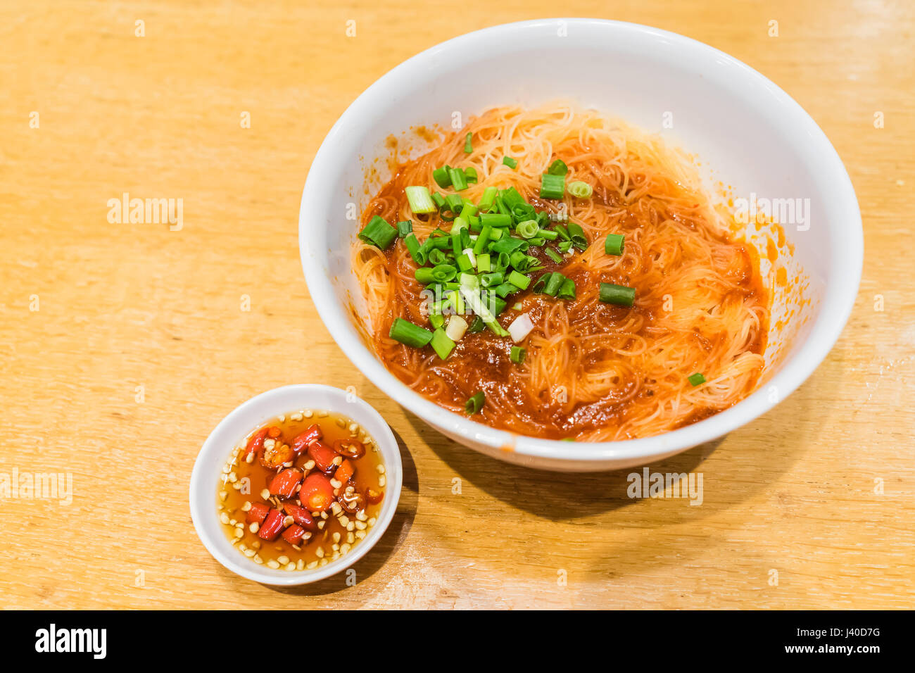 Pasto abbondante di Teowchew Fishball noodles per luce eater Fishball tagliatelle fatte esclusivamente di pasta di pesce e stampato in sfere o fette fishcake Foto Stock