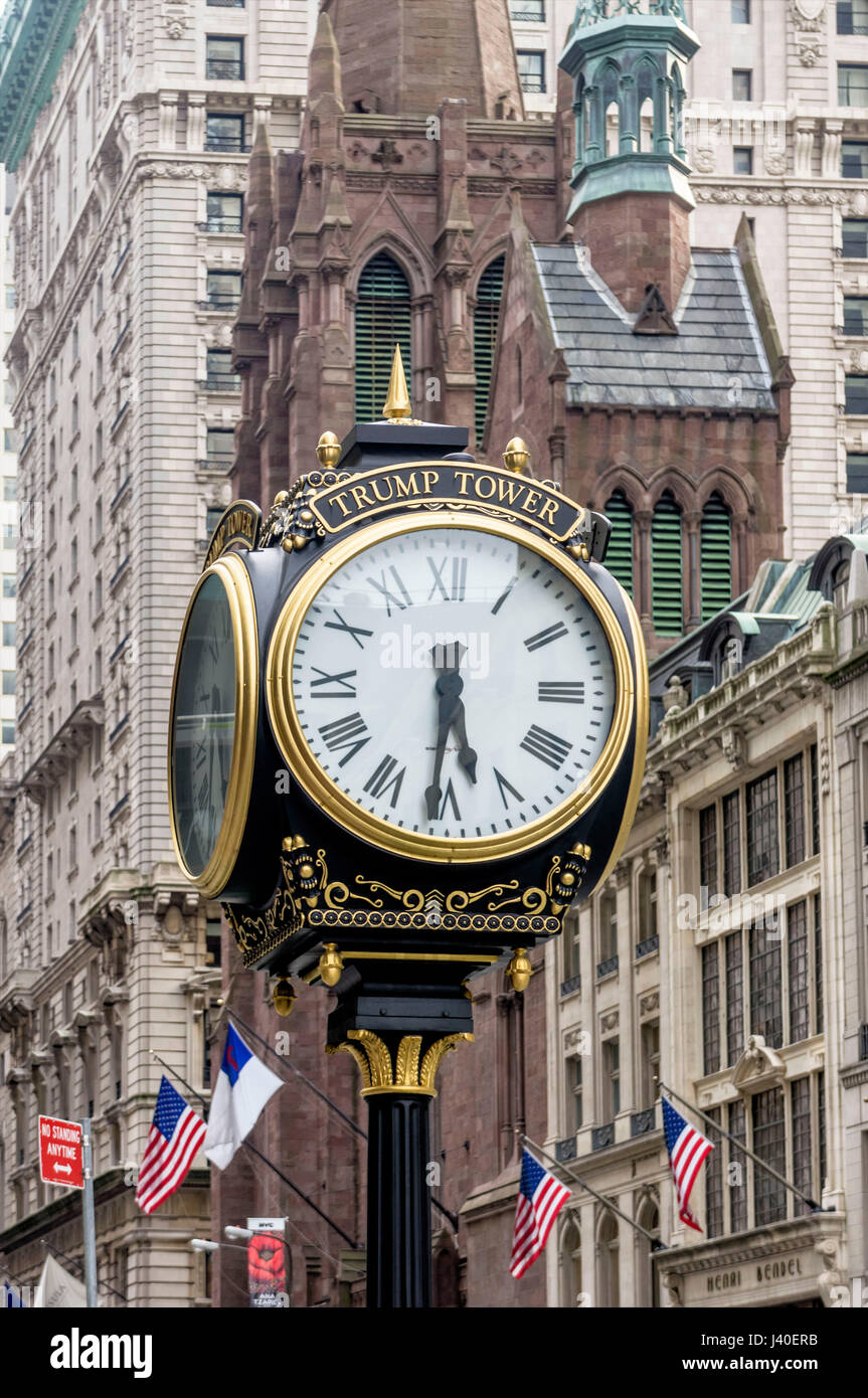 Trump Tower Clock , Quinta Avenue, Manhattan, Big Apple, New York City, Stati Uniti d'America Foto Stock