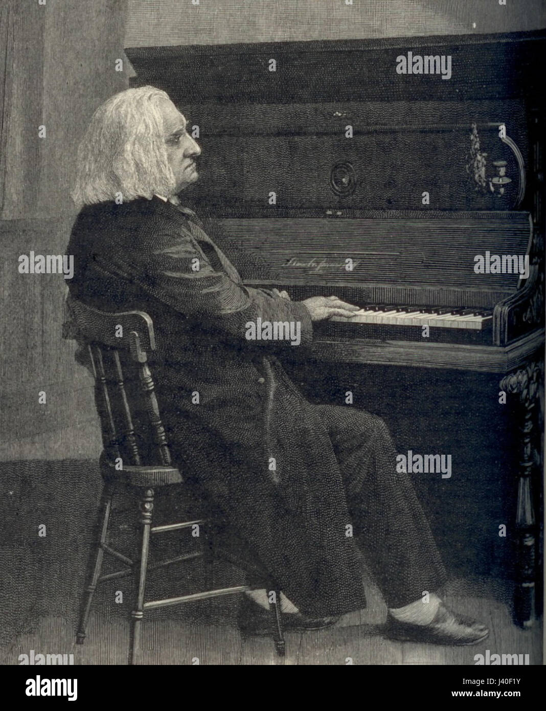 Questa immagine cattura Franz Liszt, uno dei più rinomati compositori e pianisti dell'epoca romantica, che si esibisce al pianoforte. Liszt era famoso per la sua tecnica virtuosistica e le sue composizioni, influenzando lo sviluppo della musica per pianoforte durante il XIX secolo. Foto Stock