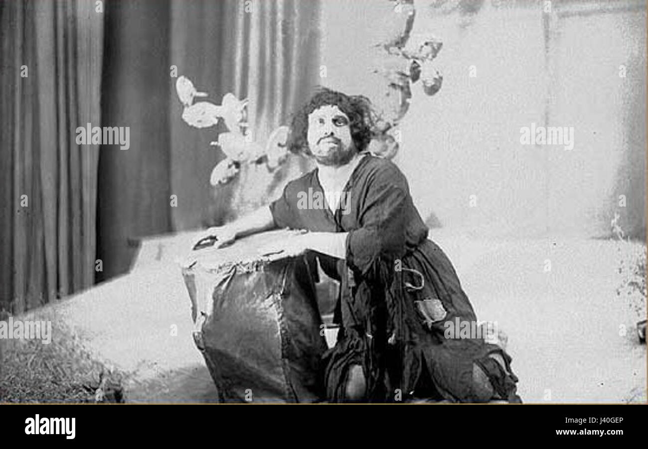 L'opera 4° atto di Leyli e Majnun presenta la drammatica storia di Majnun, esplorando il suo viaggio emotivo e tragico. Foto Stock