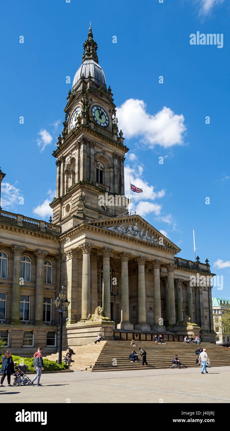 Il Municipio e la torre dell orologio, da Victoria Square, Bolton, Greater Manchester, Inghilterra, Regno Unito Foto Stock