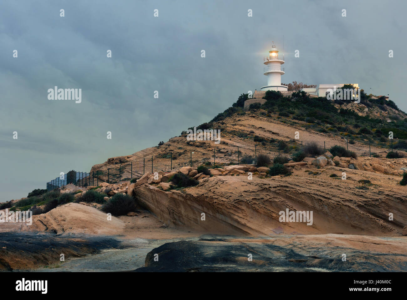 Faro sulla cima di una collina al mattino presto. Alicante, Costa Blanca. Spagna Foto Stock
