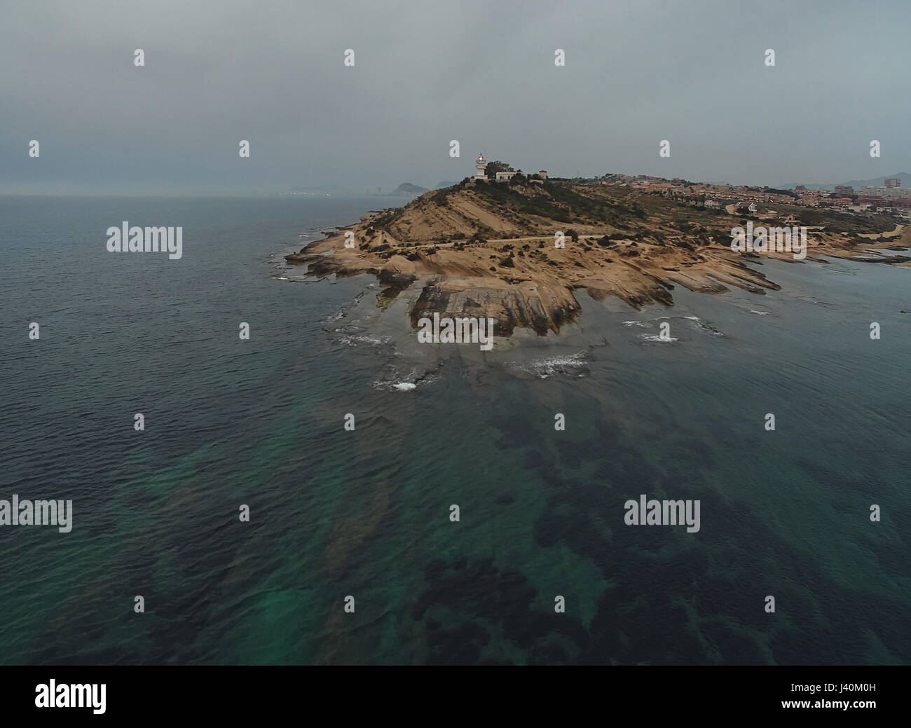 Faro sulla cima di una collina al mattino presto. La fotografia aerea. Alicante, Costa Blanca. Spagna Foto Stock