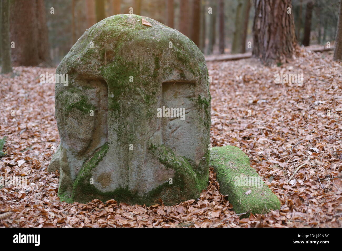 Il vecchio monumento di pietra dell'ex monastero Grab in Baviera. Foto Stock