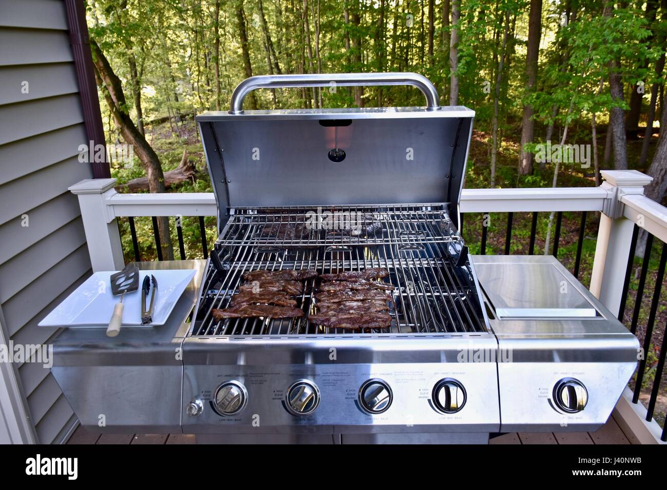 Griglia per il barbecue con il coreano nervature brevi per la cottura Foto Stock