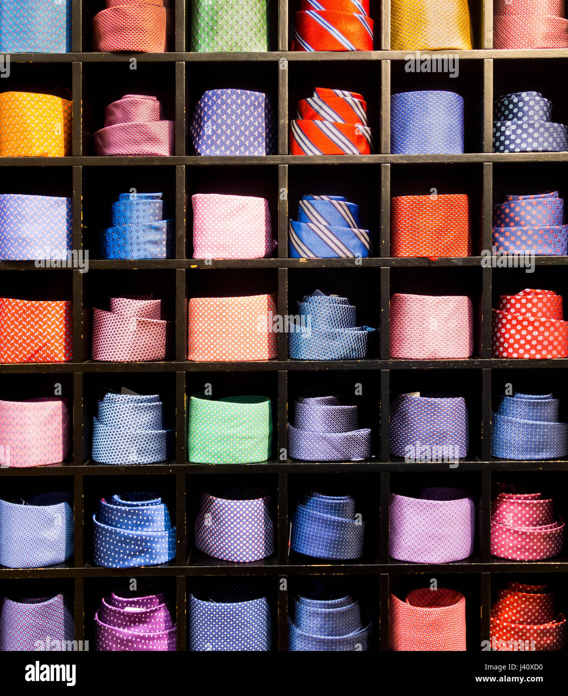 Cravatte display in department store. Foto Stock