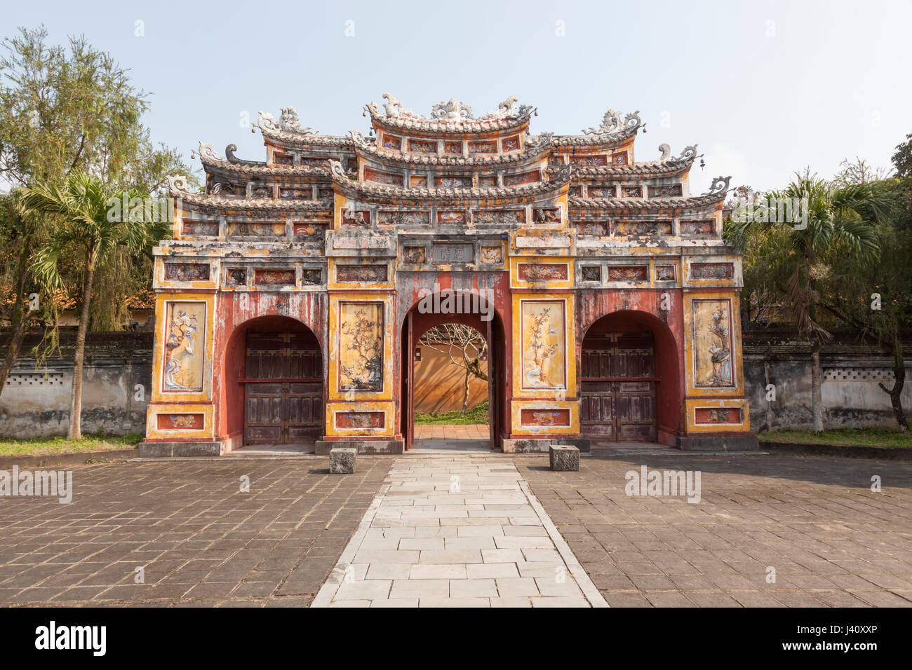 Choung Duc Gate nella Città Purpurea Proibita. La cittadella di Hue. Il Vietnam Foto Stock