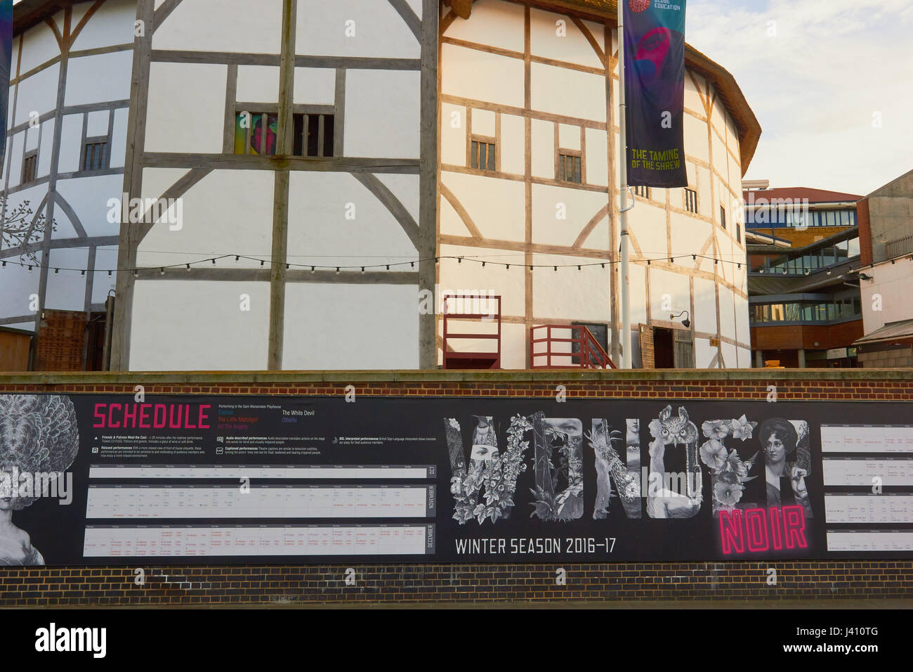 Il Globe Theatre, South Bank, Southwark, Londra, Inghilterra Foto Stock