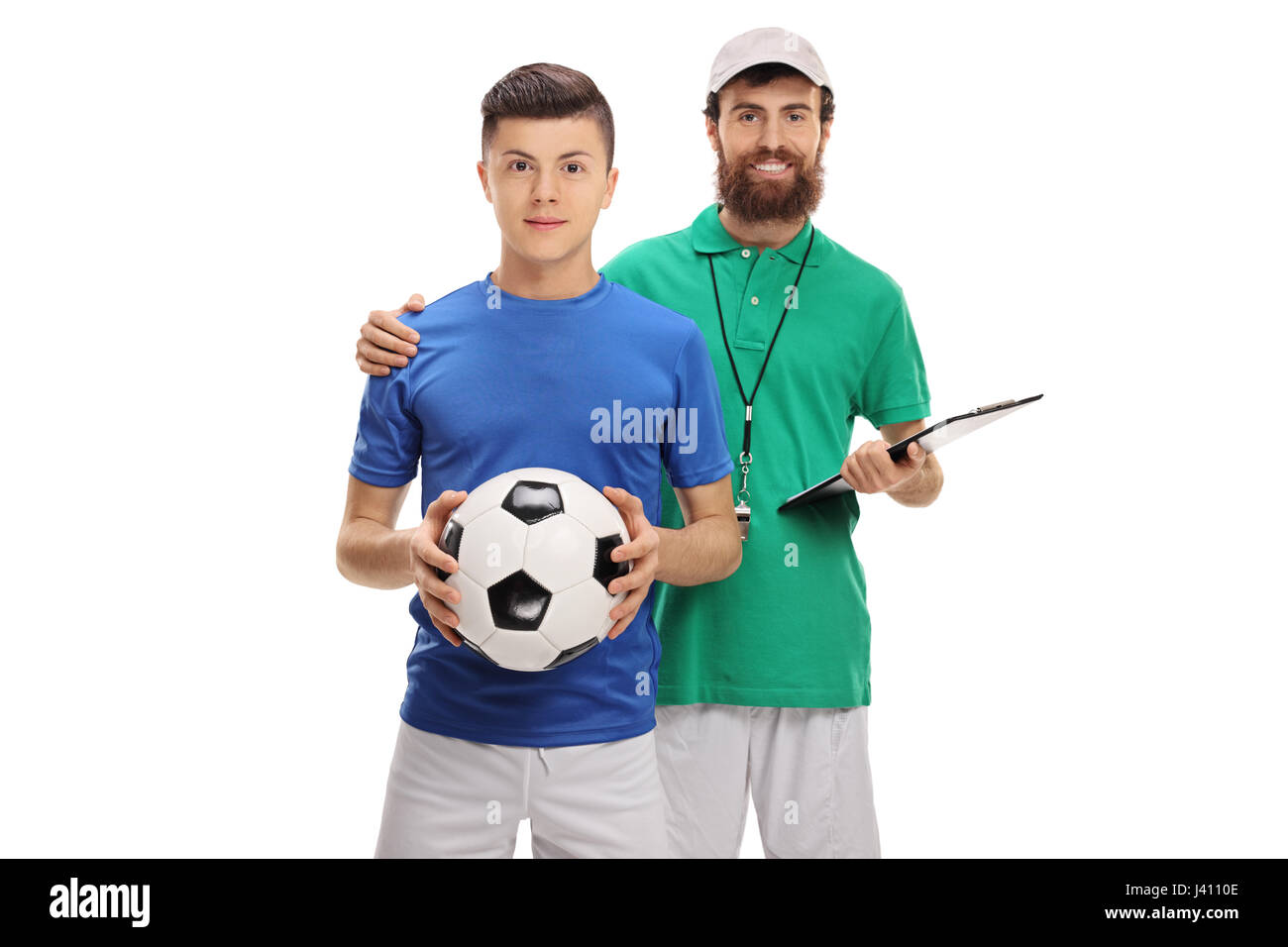 Allenatore di calcio con un lettore adolescente isolato su sfondo bianco Foto Stock