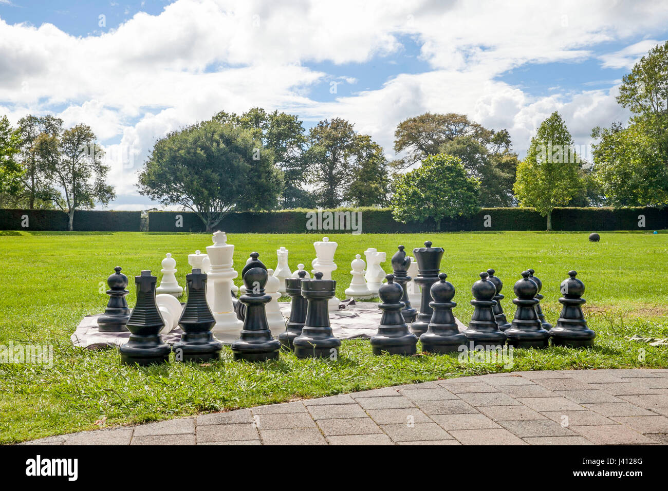 Grande giardino con gli scacchi insieme al sole Foto Stock