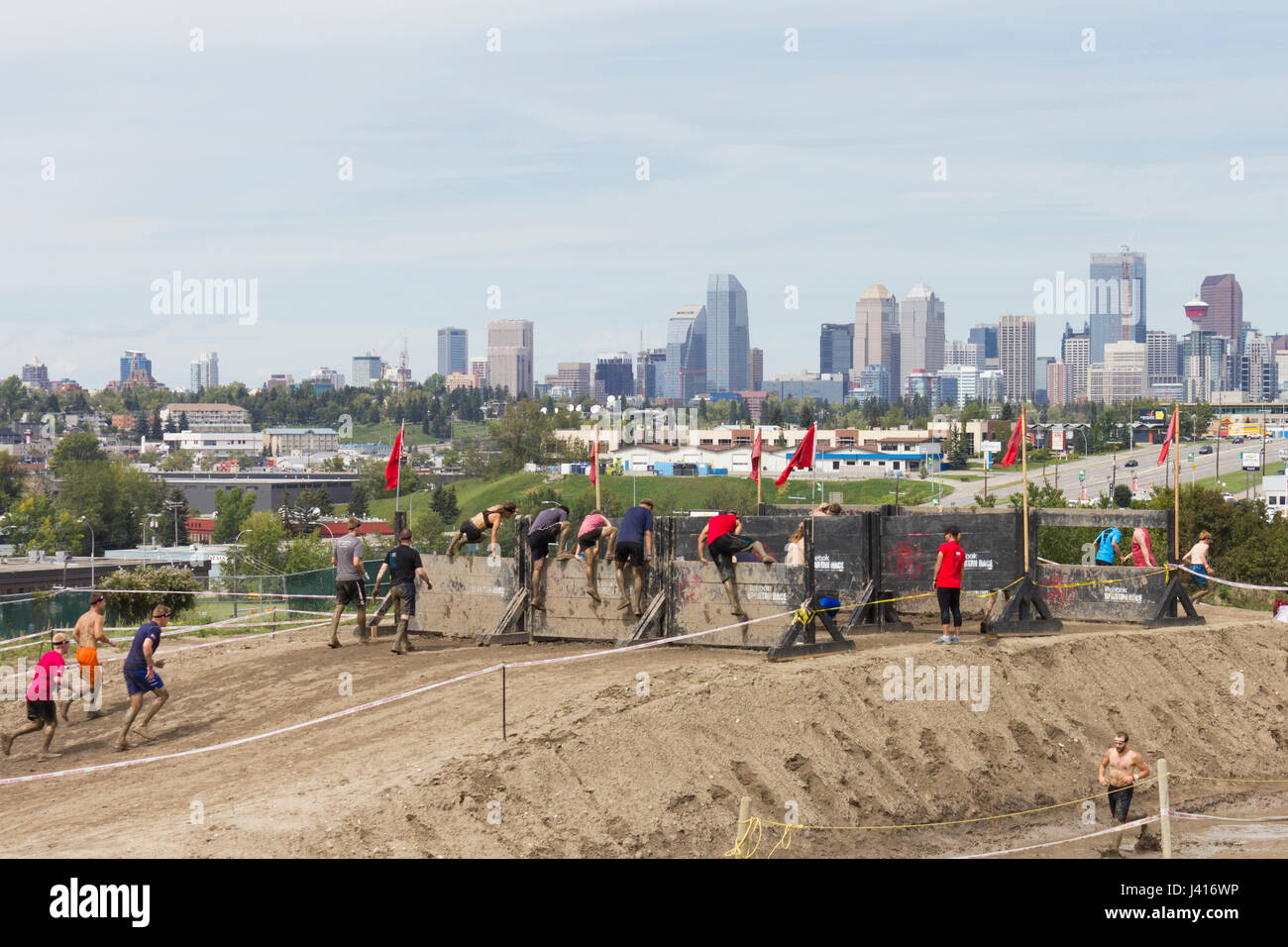 I concorrenti in gara Spartan a Calgary, Alberta. Foto Stock