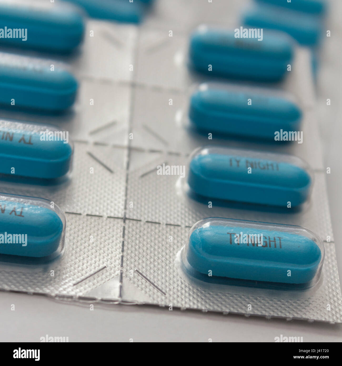 Close up di Tylenol completa caplet notturna in confezione blister. Foto Stock