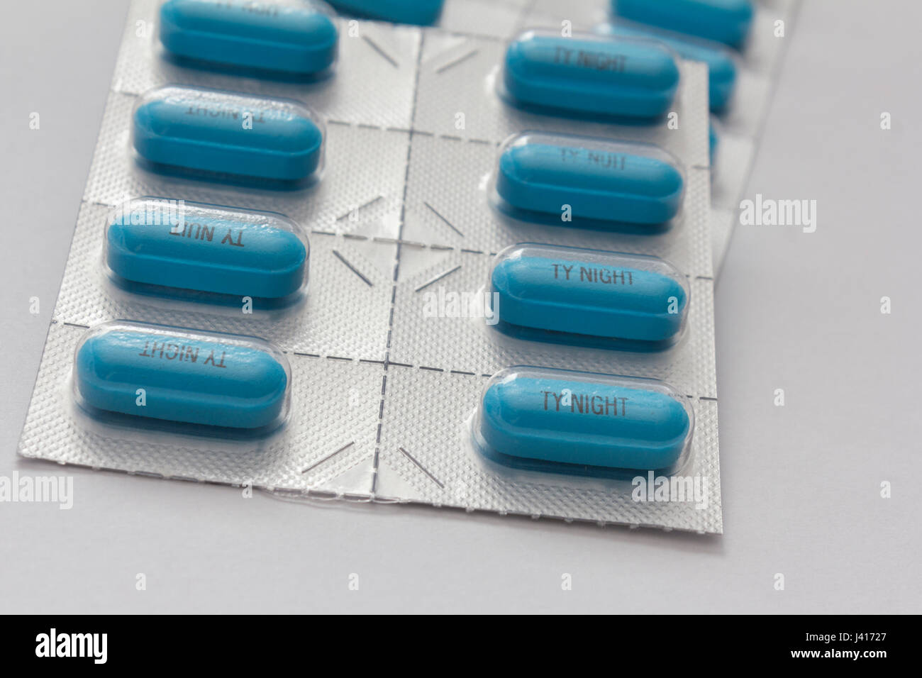 Close up di Tylenol completa caplet notturna in confezione blister. Foto Stock
