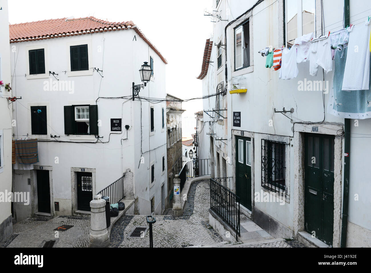 Il vecchio quartiere di Alfama a Lisbona. Foto Stock