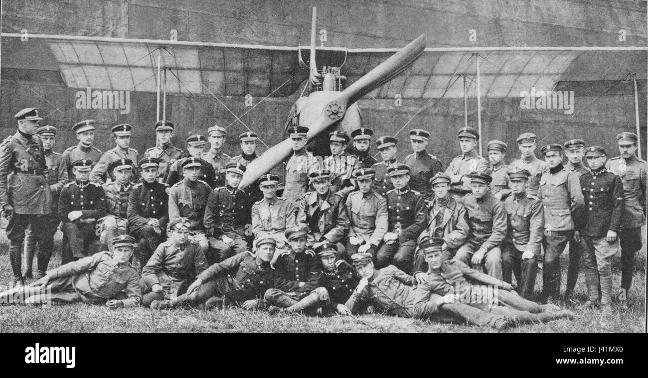 La Krakowska SzkoÅ‚a PilotÃ³w (Scuola pilota di KrakÃ³w) è stata una storica scuola di aviazione polacca, concentrata sull'addestramento dei piloti durante il periodo tra le due guerre. Ha svolto un ruolo importante nello sviluppo dell'aviazione e nella preparazione militare della Polonia. Foto Stock