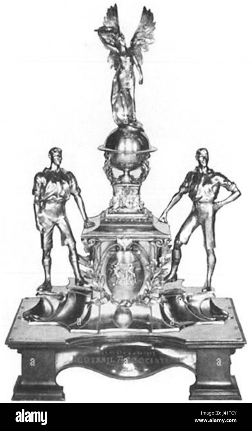 Un viaggio dalla regione di Zibans al Djerid attraverso i Chotts algerini. Questa esplorazione mette in evidenza i paesaggi e la cultura unici del deserto, concentrandosi sugli aspetti storici e naturali del deserto algerino. Foto Stock