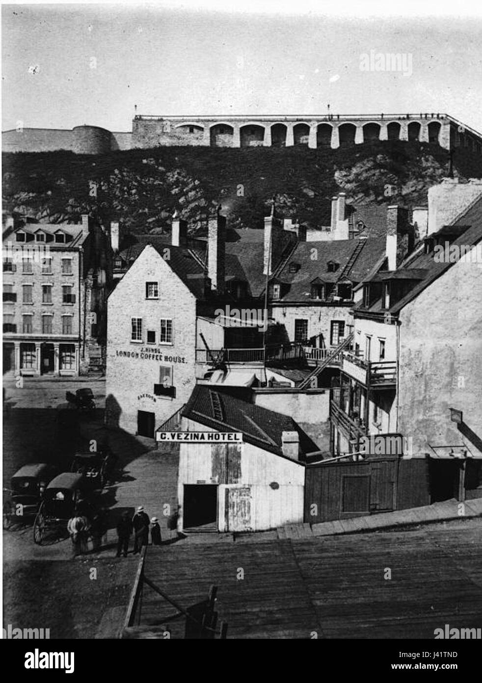 La Città bassa guardando verso la cittadella di Quebec City 1870 Foto Stock