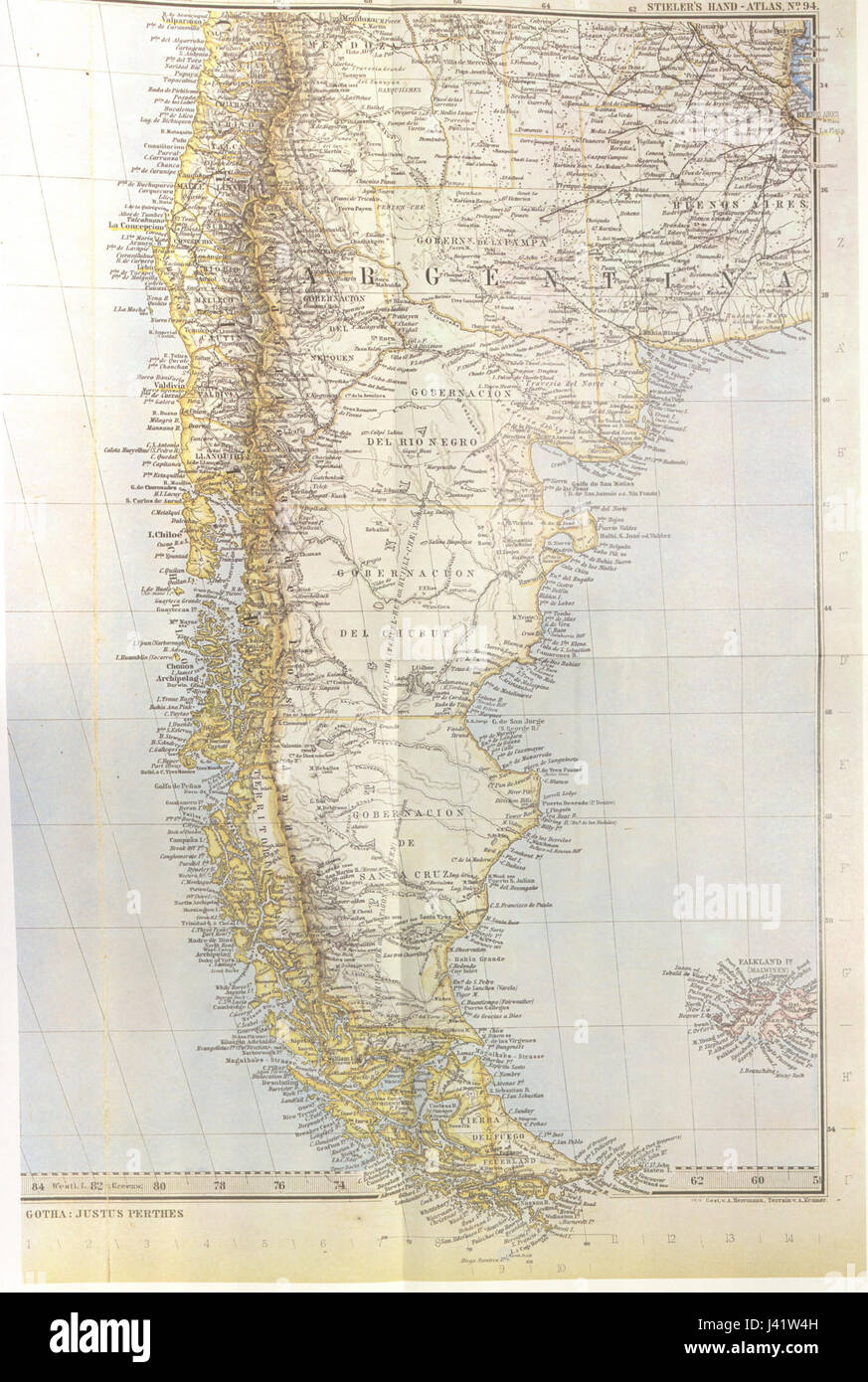 Questa mappa dell'Atlante di Stieler, pubblicata nel 1889, fornisce una rappresentazione geografica storica del Sud America. Offre approfondimenti sui confini politici, sulla topografia e sulle principali città durante la fine del XIX secolo. Foto Stock